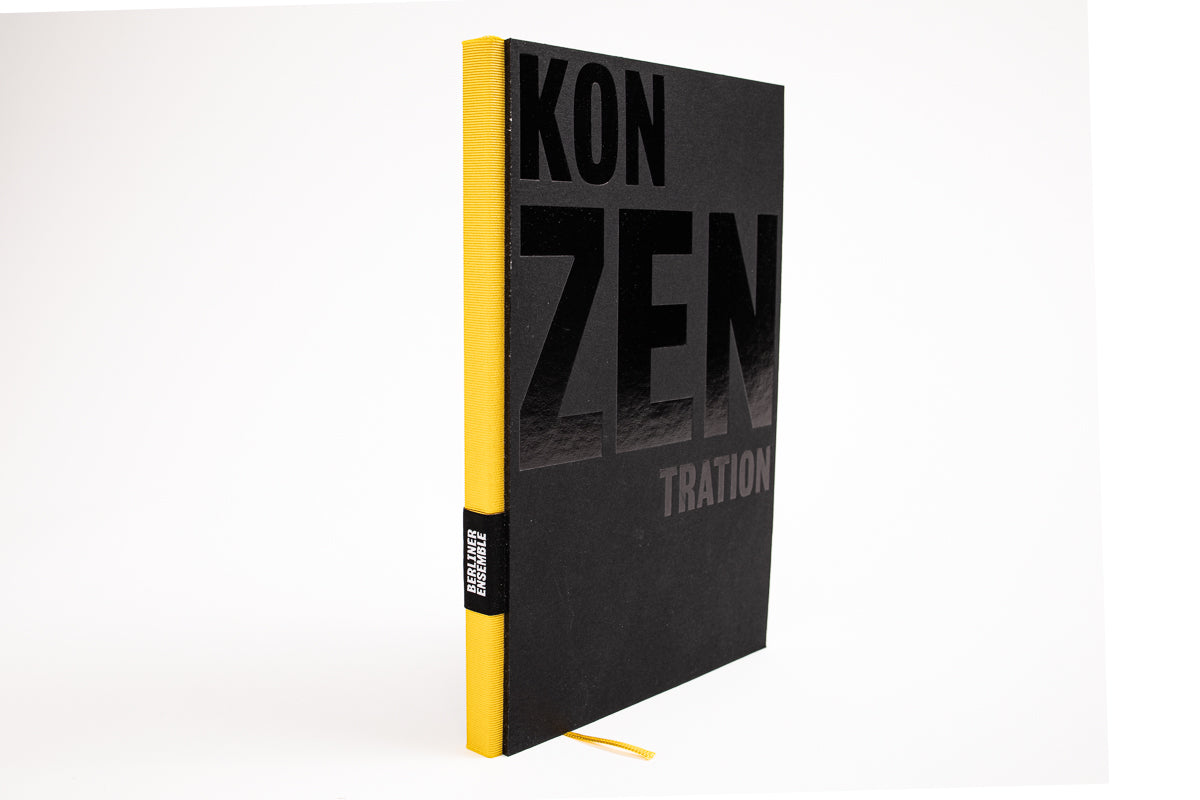 Individuelles Hardcover Notizbuch mit Logo Prägung und farbigem Buchrücken im Corporate Design und individuell gewebten Textiletikett Berliner Ensemble