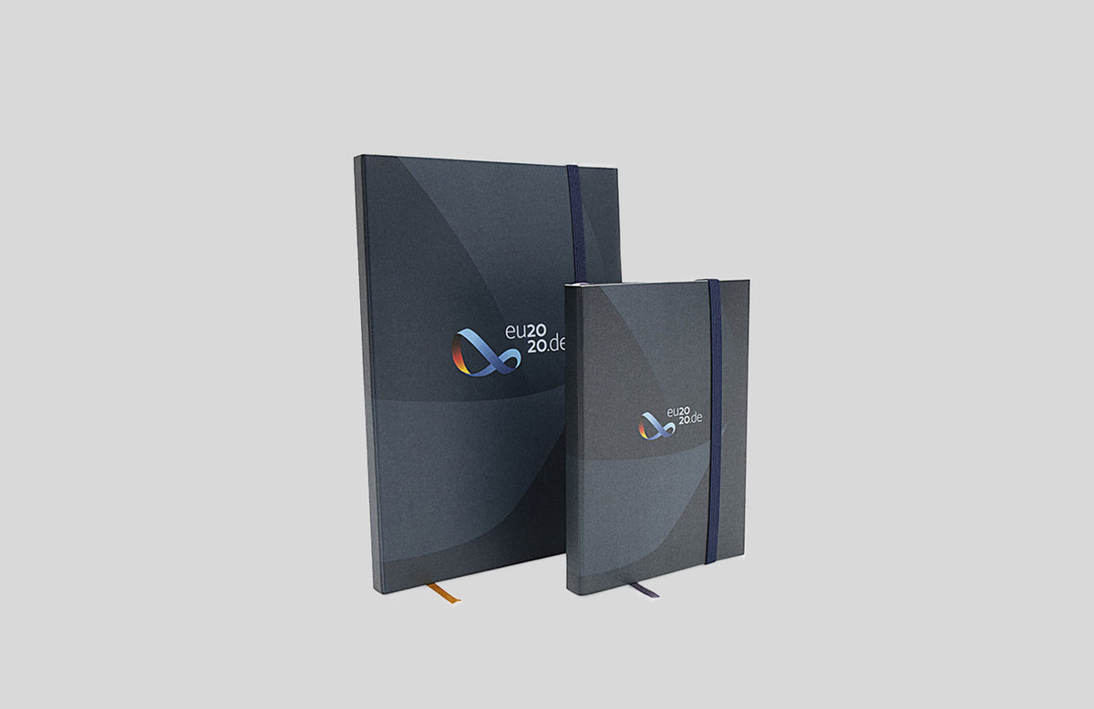 Notizbuch und Mappe im Corporate Design EU2020 mit Farbverlauf-Logo