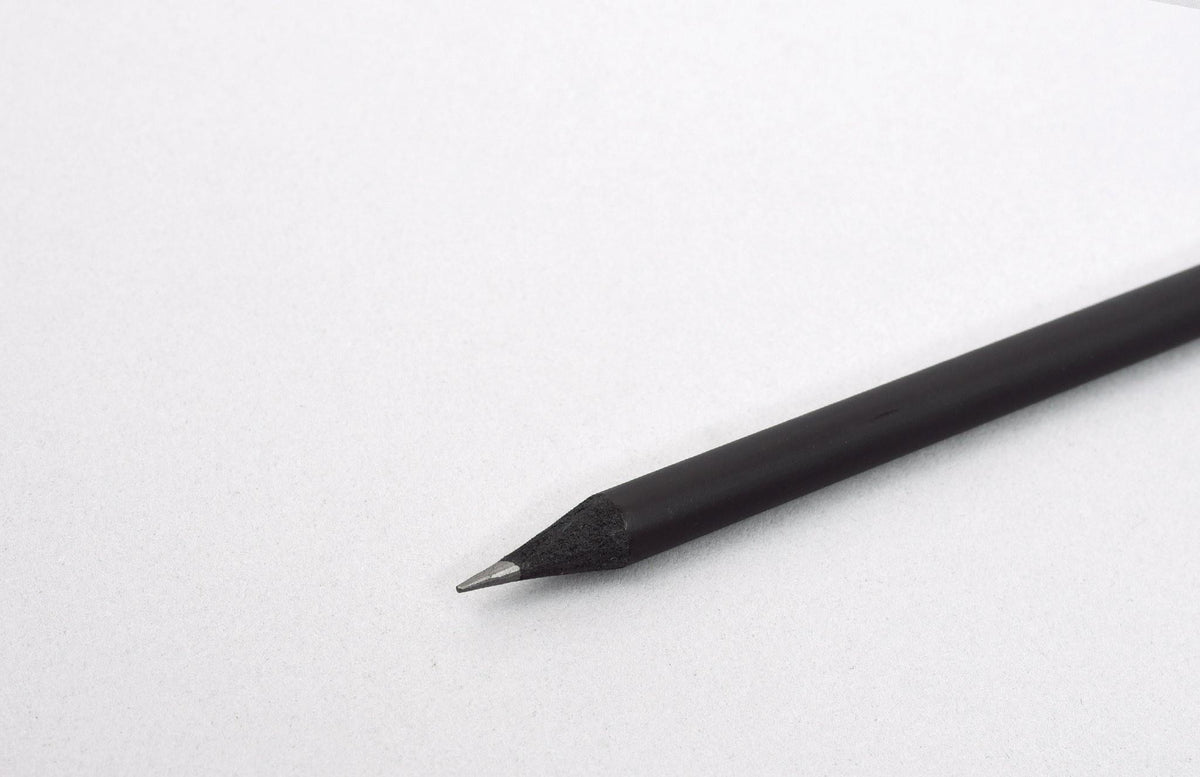 Bleistift schwarz (HB) – matt, durchgefärbt aus Zedernholz