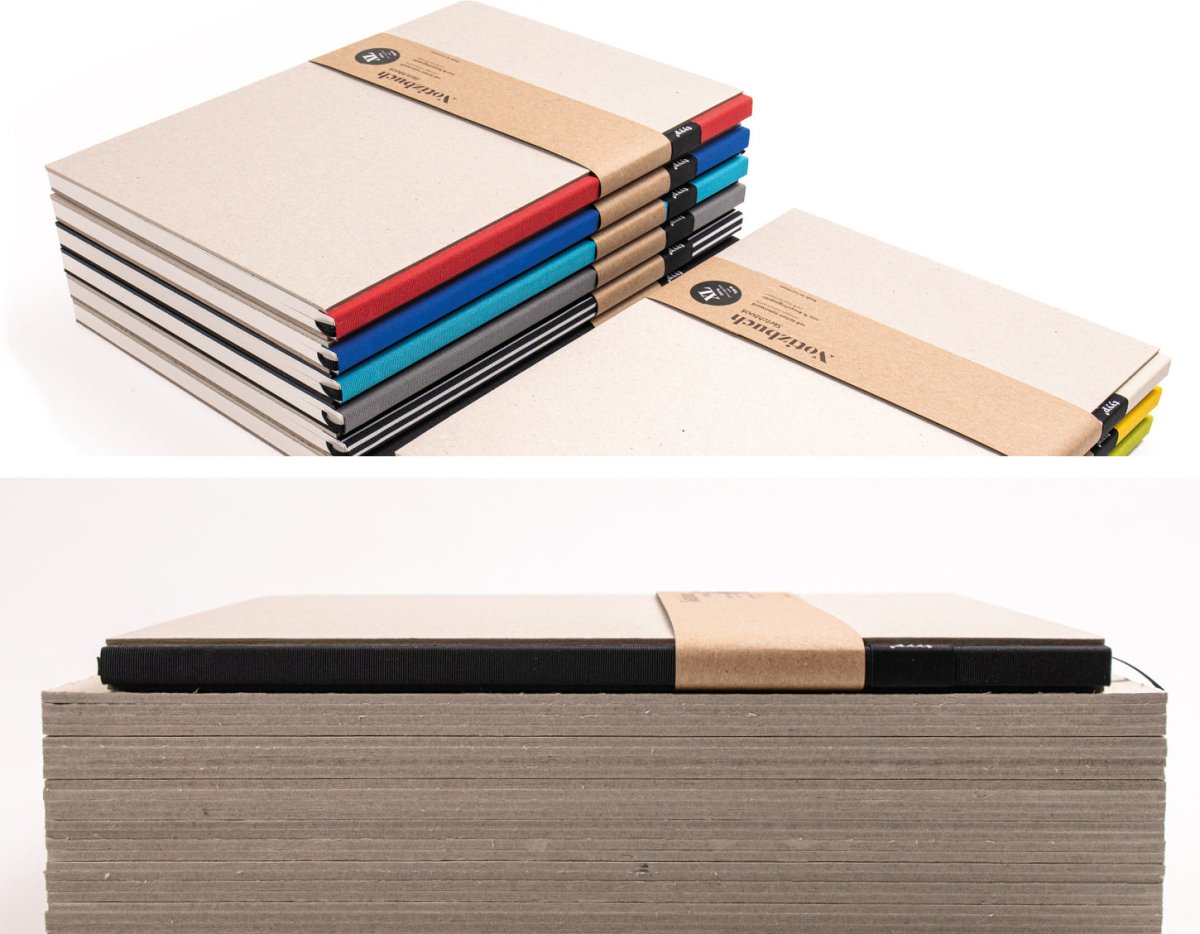 Stapel BerlinBook Notizbücher, A4 Format, blanko und perforiert, verschiedene Bundfarben