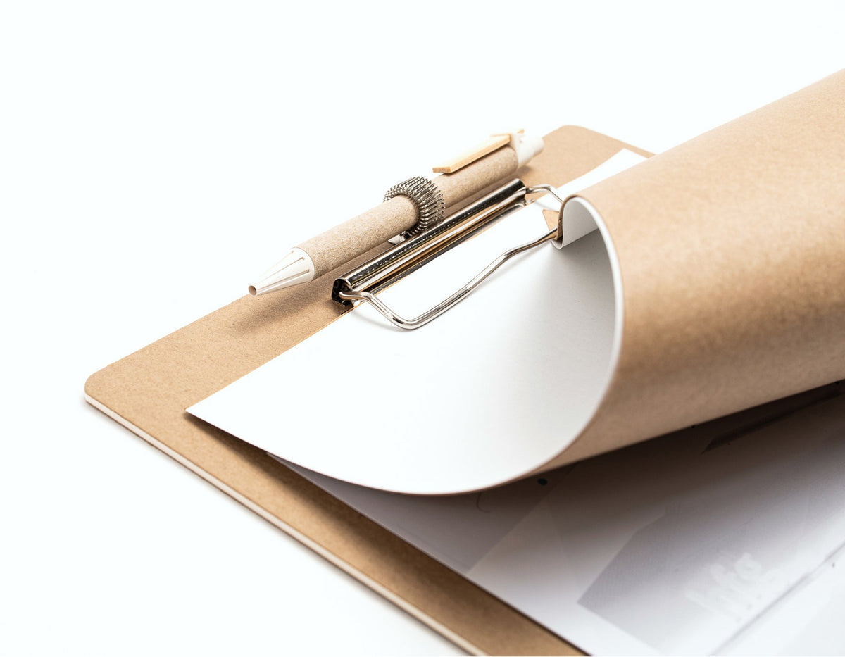Klemmbrett A4 – stabil aus Recyclingpappe mit Stifthalter