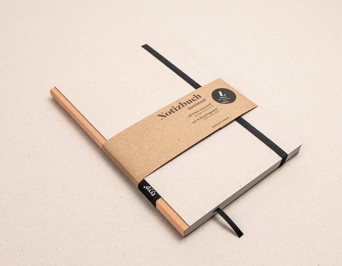 Notizbuch A5 „Klassik“ flach liegend mit Stift, minimalistisches Notizbuch aus Recyclingpapier