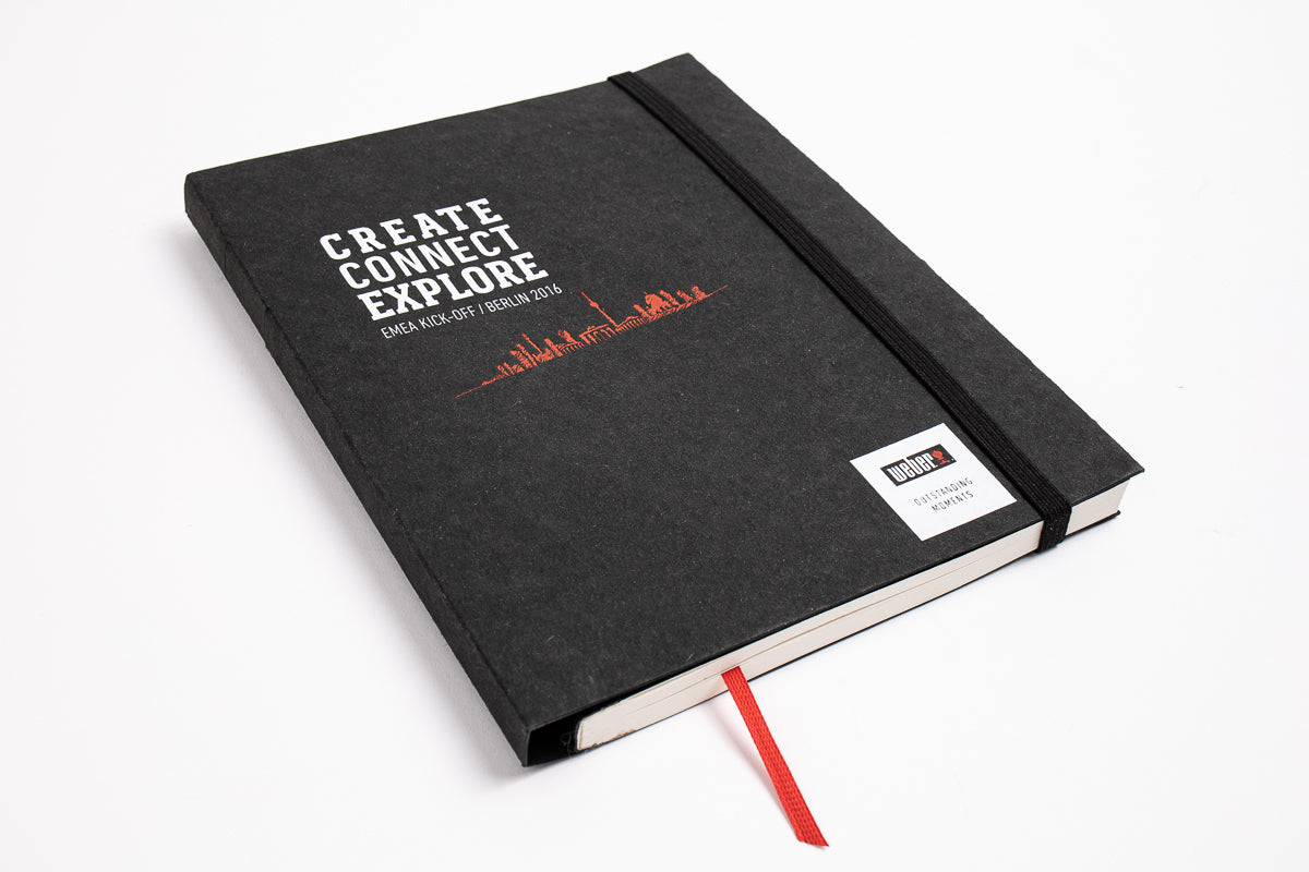 Notizbuch mit Logo Druck auf schwarzem Recyclingkarton Cover für Event und Konferenz Weber Grill