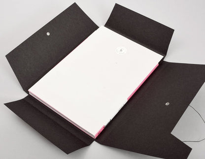 Innenansicht Sammelmappe A4 „Envelope“ Schwarz, Dokumente sicher verstauen, stabile Kartonmappe