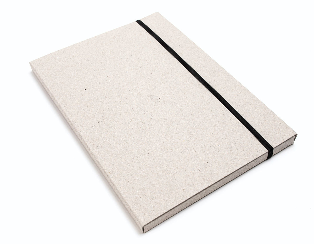 Sammelmappe A4 „Urban“ aus Recyclingkarton, grau, mit Gummibandverschluss, minimalistisch