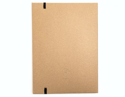 Rückseite Sammelmappe A4 „Urban“ aus Recyclingkarton, Gummibandführung Natur Design Craft braun